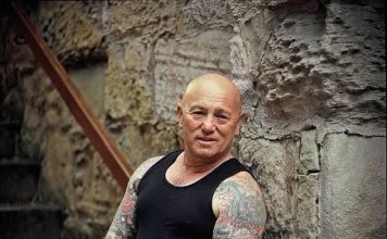 Πέθανε ο θρυλικός frontman των ROSE TATTOO, “Angry” Anderson, σε ηλικία 79 ετών Anderson
